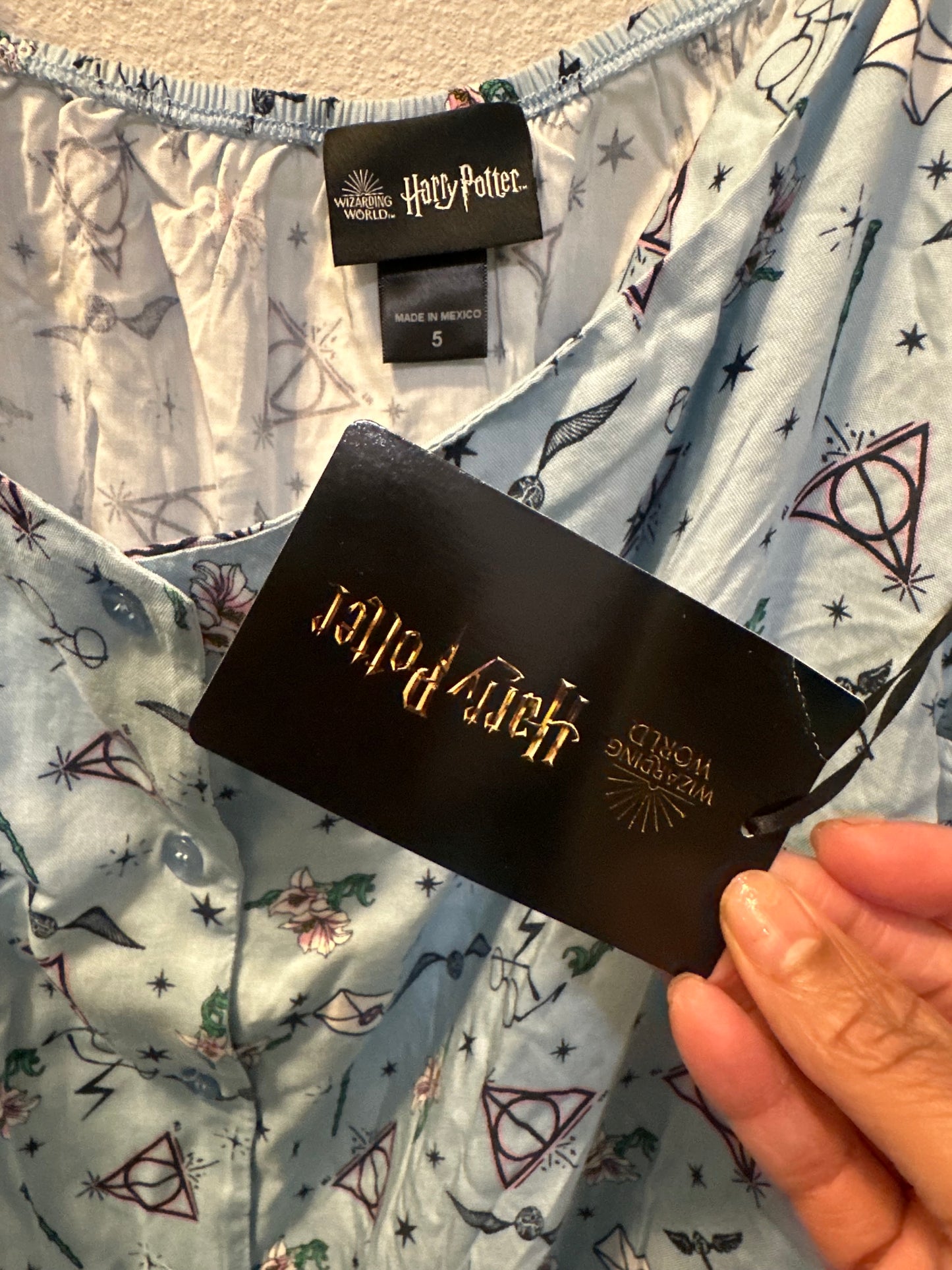 Size 5x (28) Harry Potter Deathly Hallows Floral Tie-Front
Woven Button-Up Tank Top