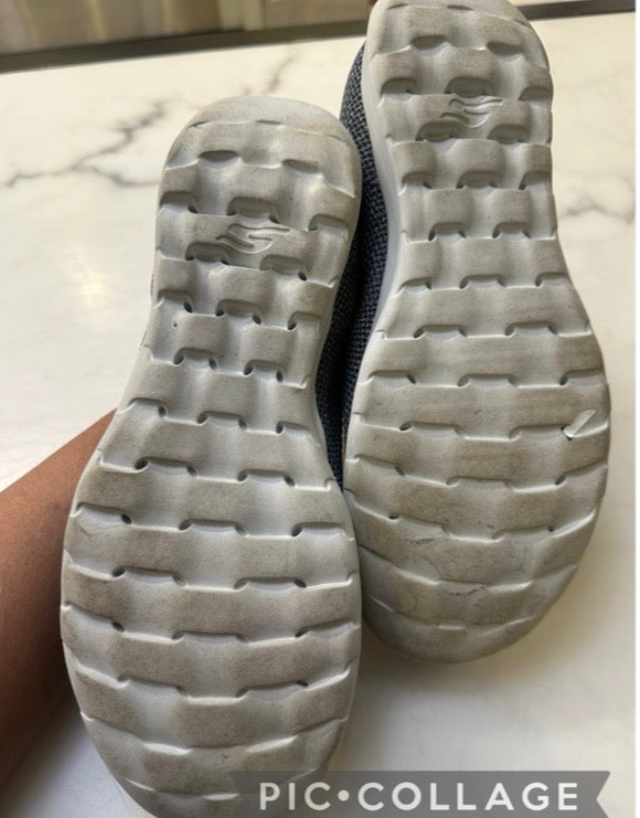 Size 11 Skechers Air-Cooled Goga Mat