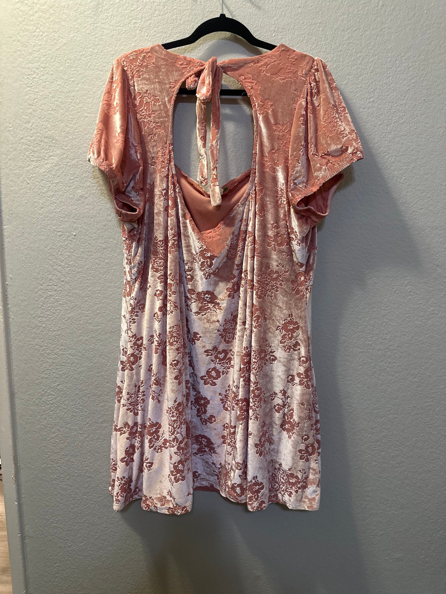 Size 4x (26) Torrid Velvet Floral Cut Out Skater Dress