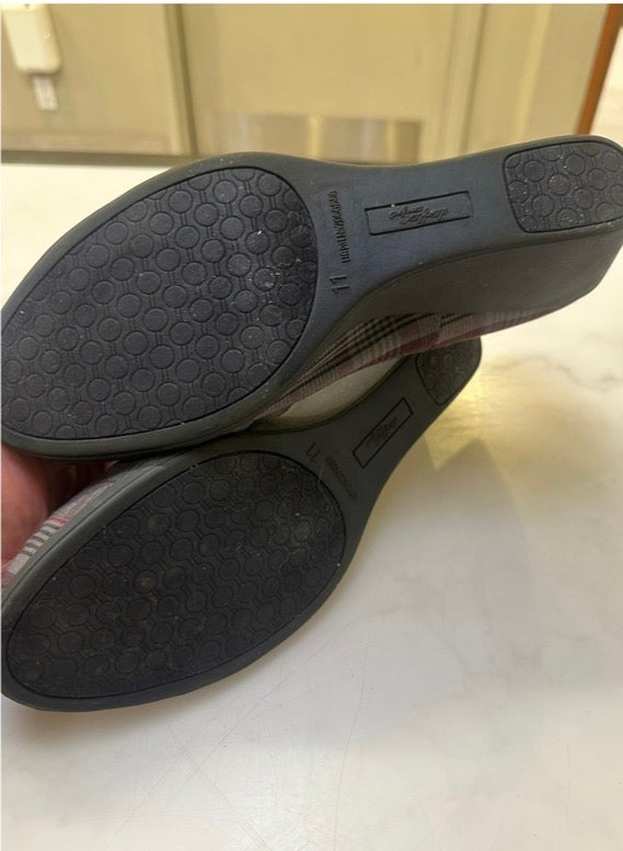 Size 11 Gray Plaid Wedges By Dexflex Comfort