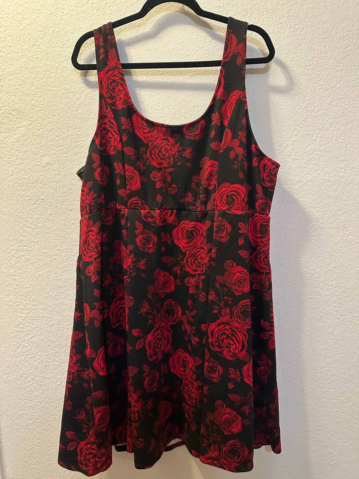 Size 4x (26) Torrid Rose Mini Scuba Skater Dress