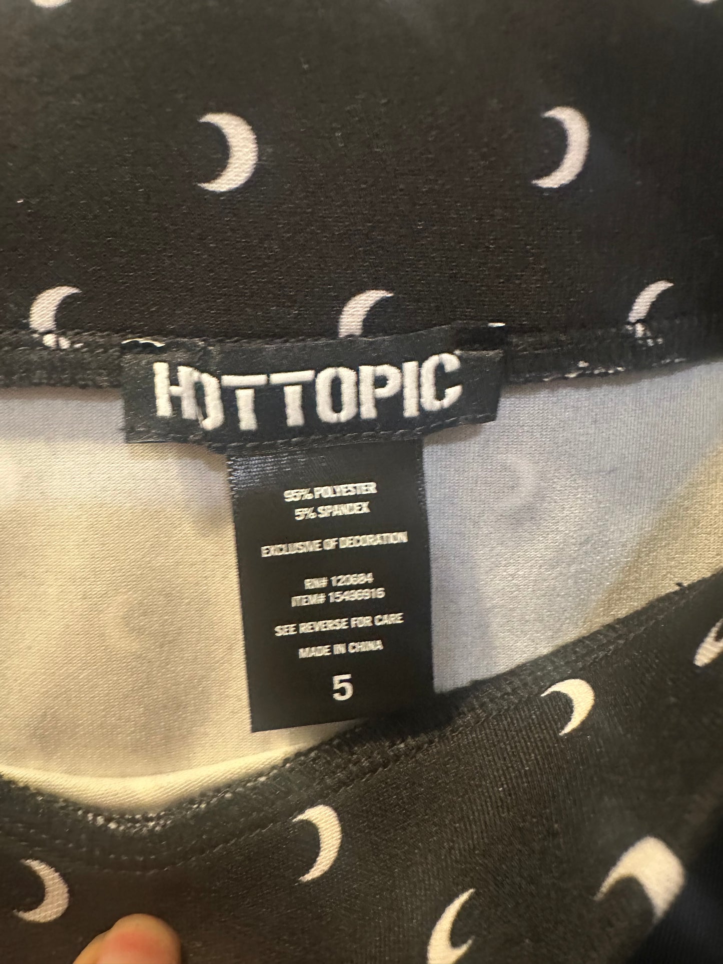Size 5x (28) Hot Topic Black & White Moon Skirt
