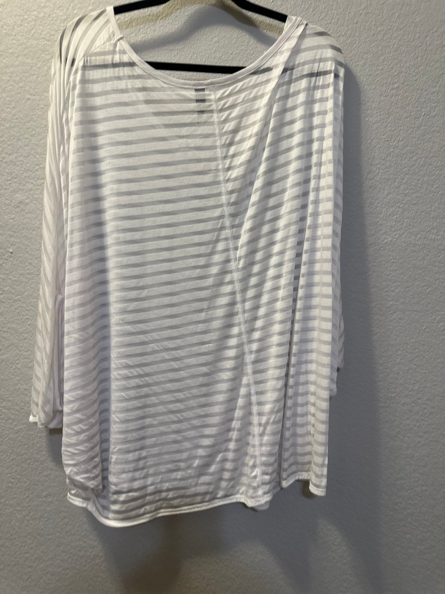 Size 4x/5x (26/28) Lane Bryant sheer white stripe blouse
