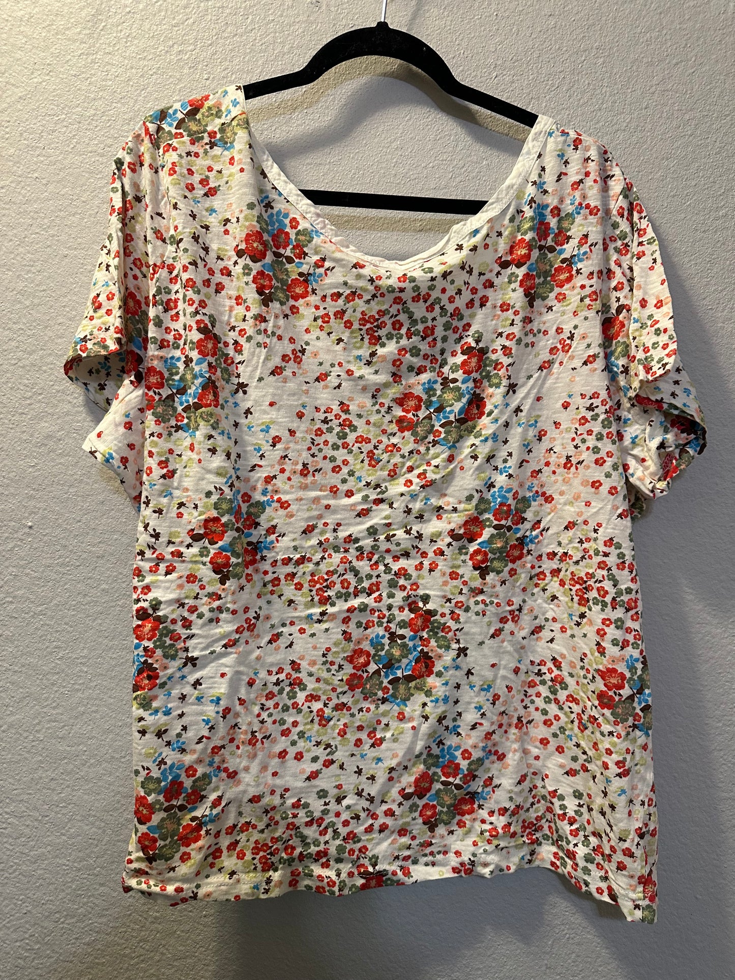 Size 3x (24) Floral Top With Pocket