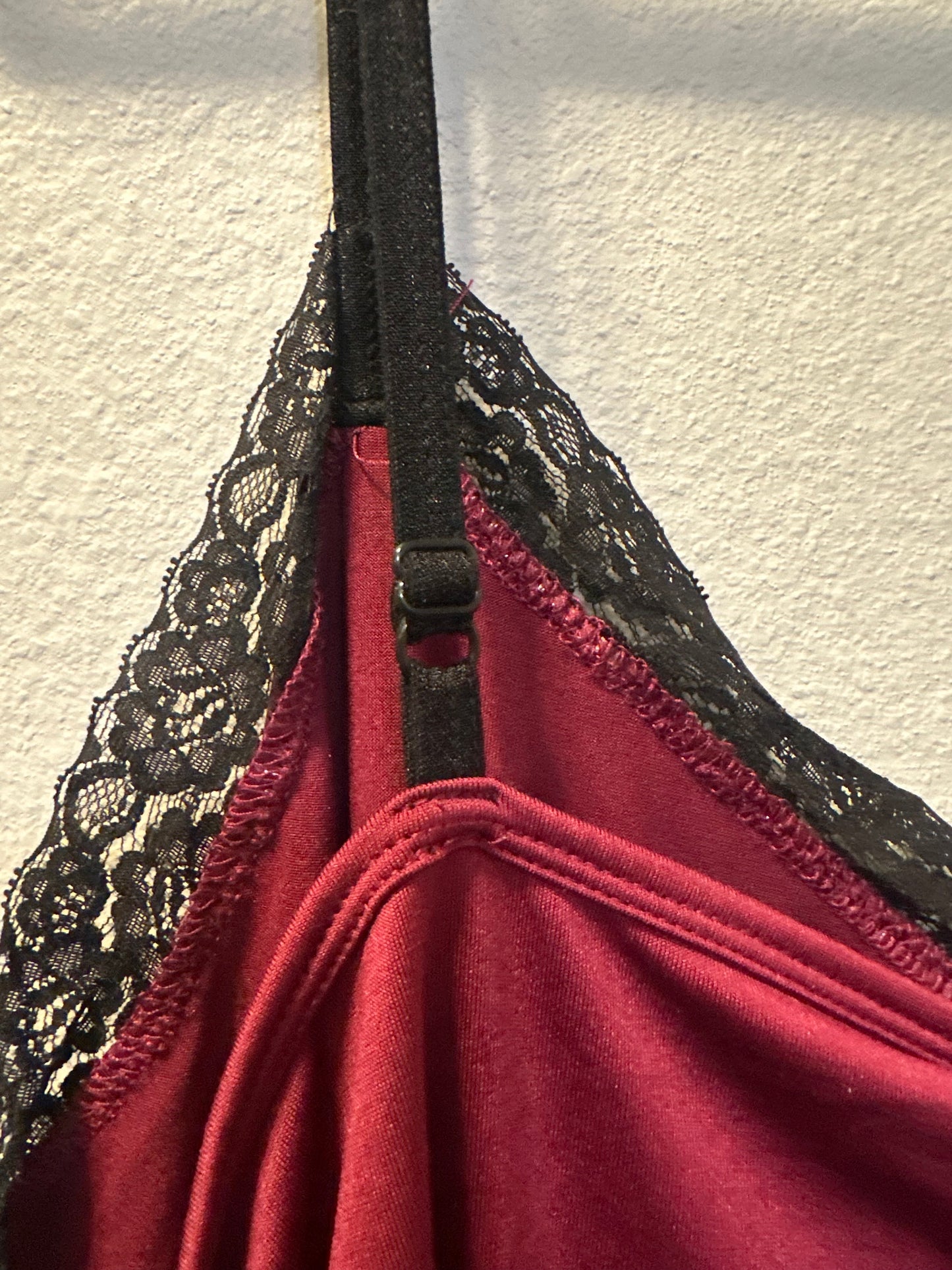 Size 4x (26) Vintage Maroon Fashion Bug Cami with Lace Detail.