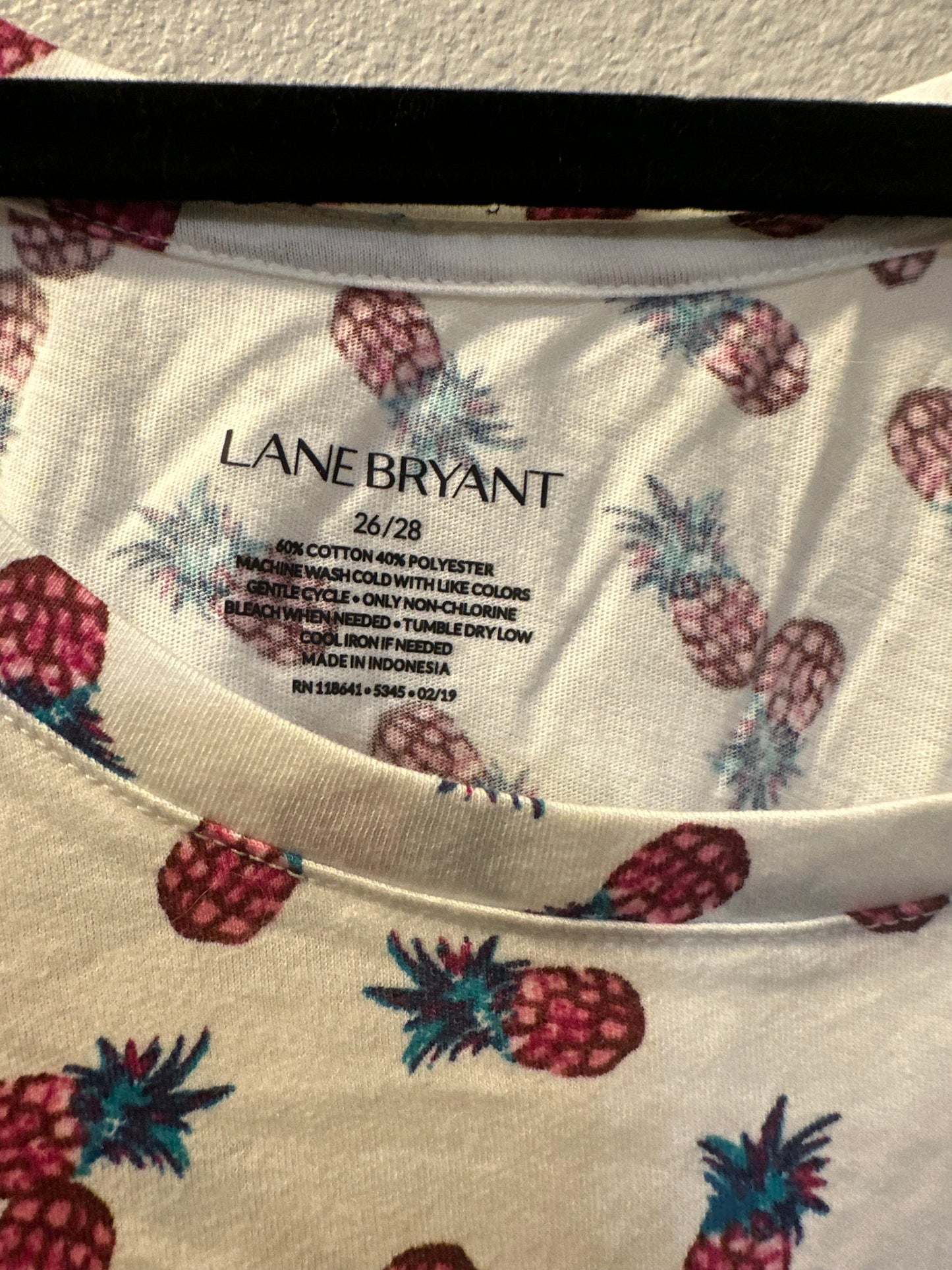 Size 4x/5x (26/28) Lane Bryant short sleeve pineapple T-shirt