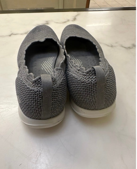 Size 11 Skechers Air-Cooled Goga Mat