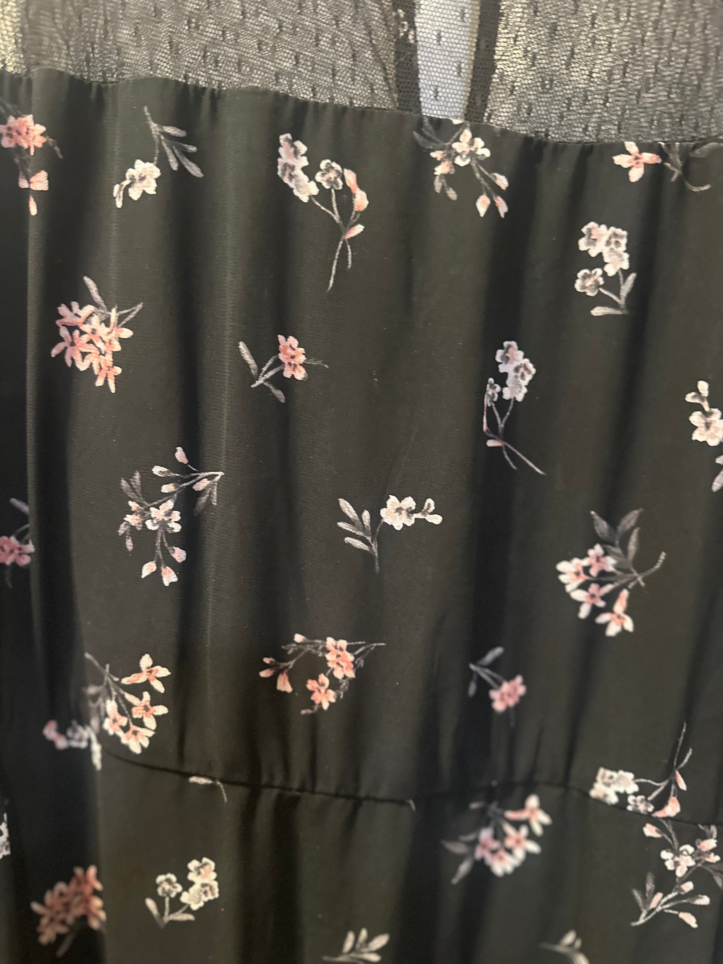 Size 6x (30) Torrid Floral Chiffon Cold Shoulder Maxi Dress.