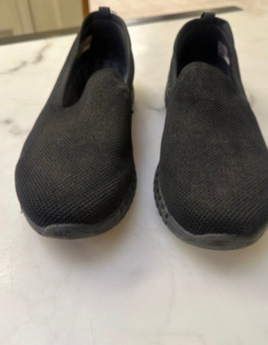 Size 11 black mesh sketchers go walks