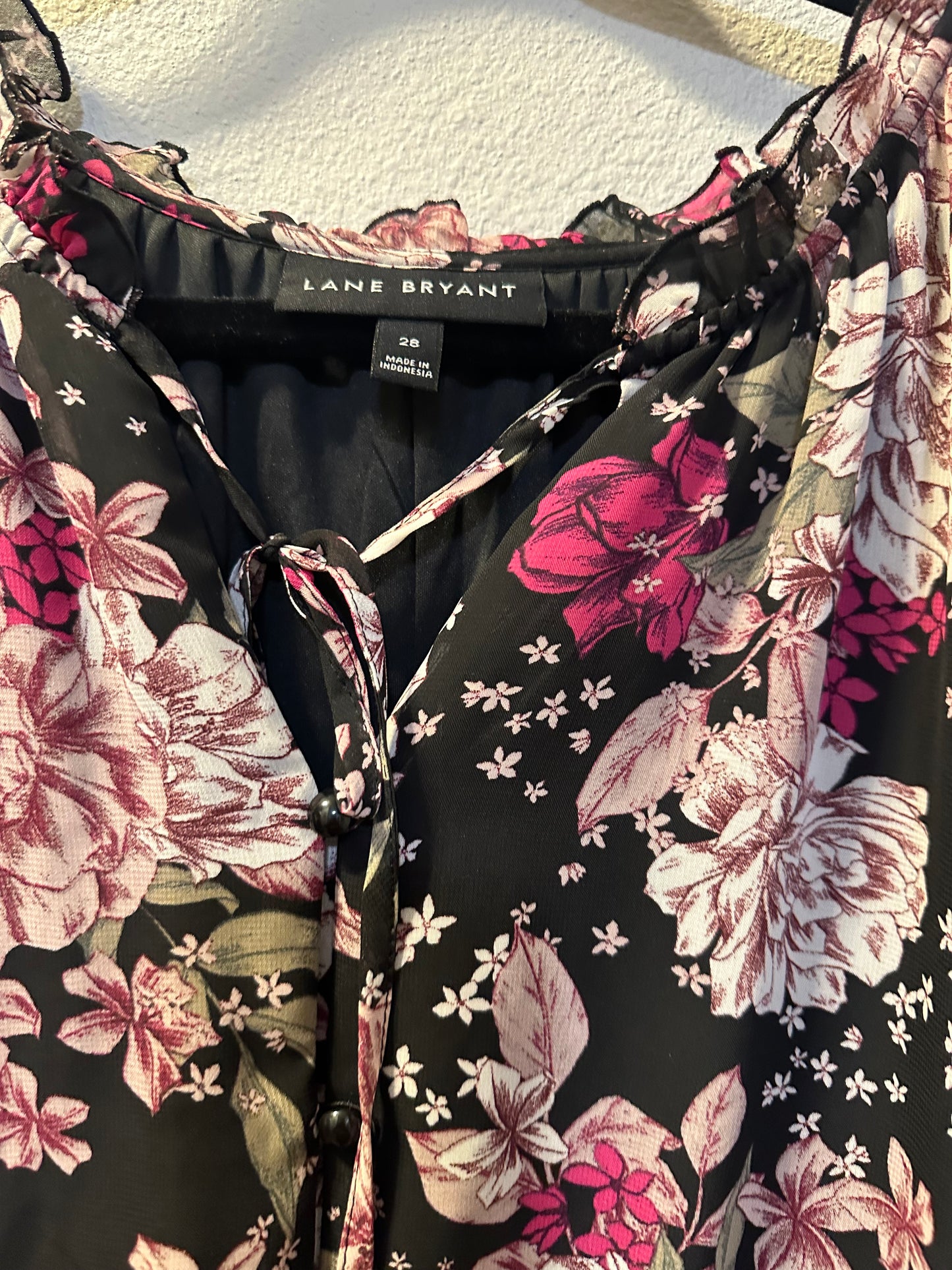 Size 5x (28) NEW LANE BRYANT  BLACK FLORAL NOTCH-NECK FIT & FLARE