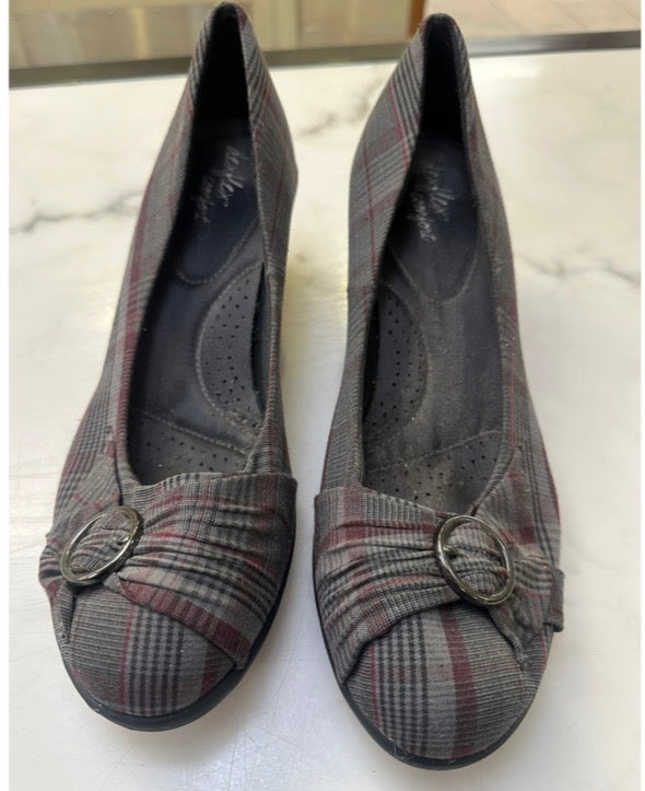 Size 11 Gray Plaid Wedges By Dexflex Comfort