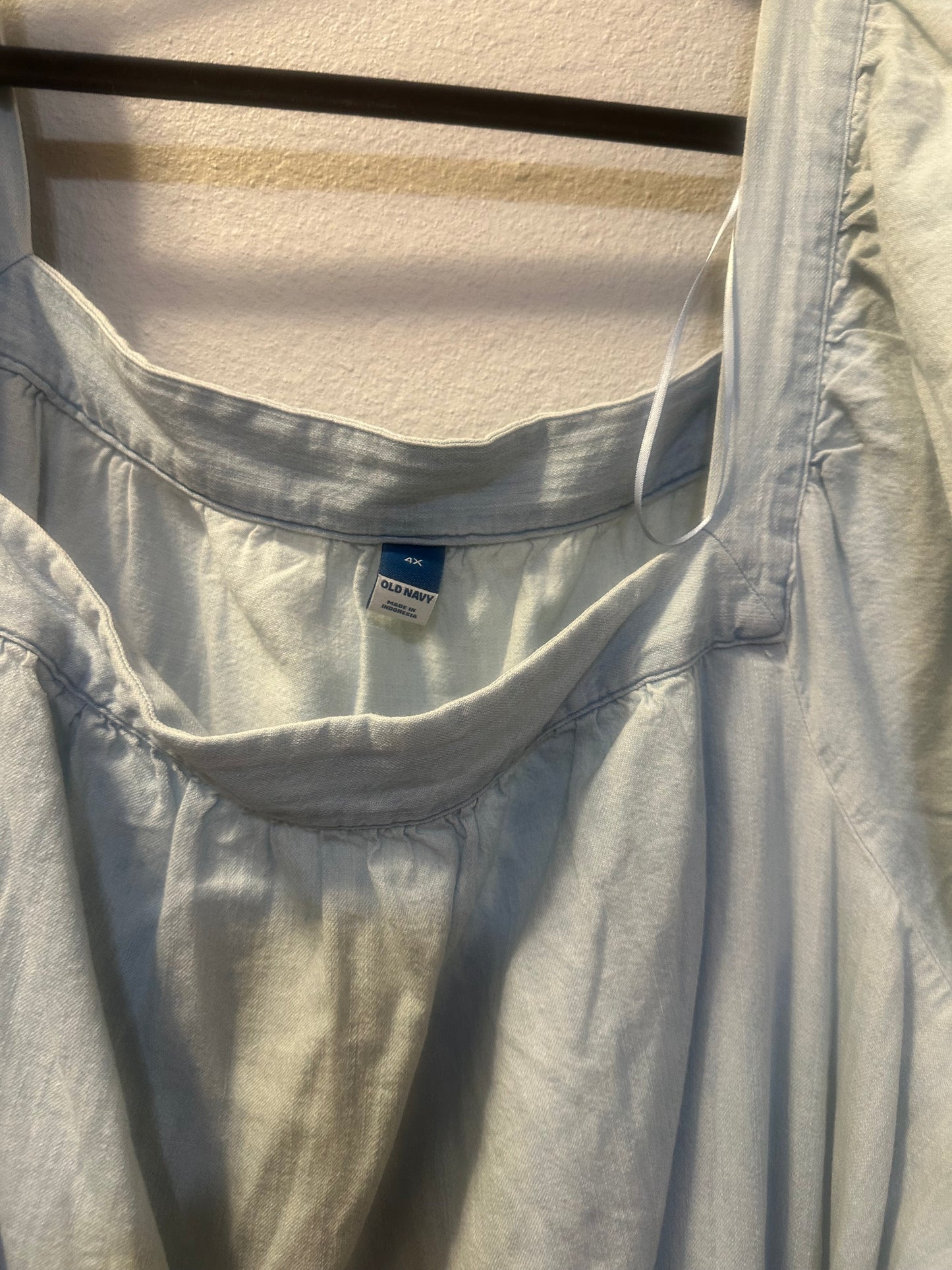 Size 4x (30) Old Navy light-wash chambray puff-sleeve mini dress