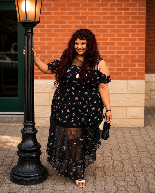 Size 6x (30) Torrid Floral Chiffon Cold Shoulder Maxi Dress.