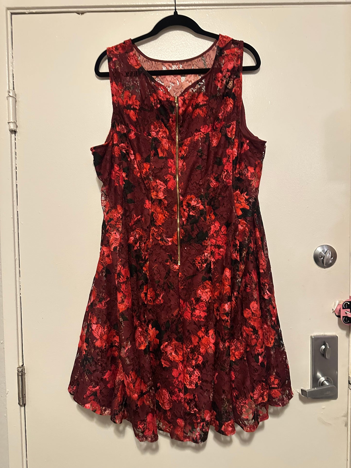 Size 4x (26/28) Lane Bryant Red & Floral lace Dress