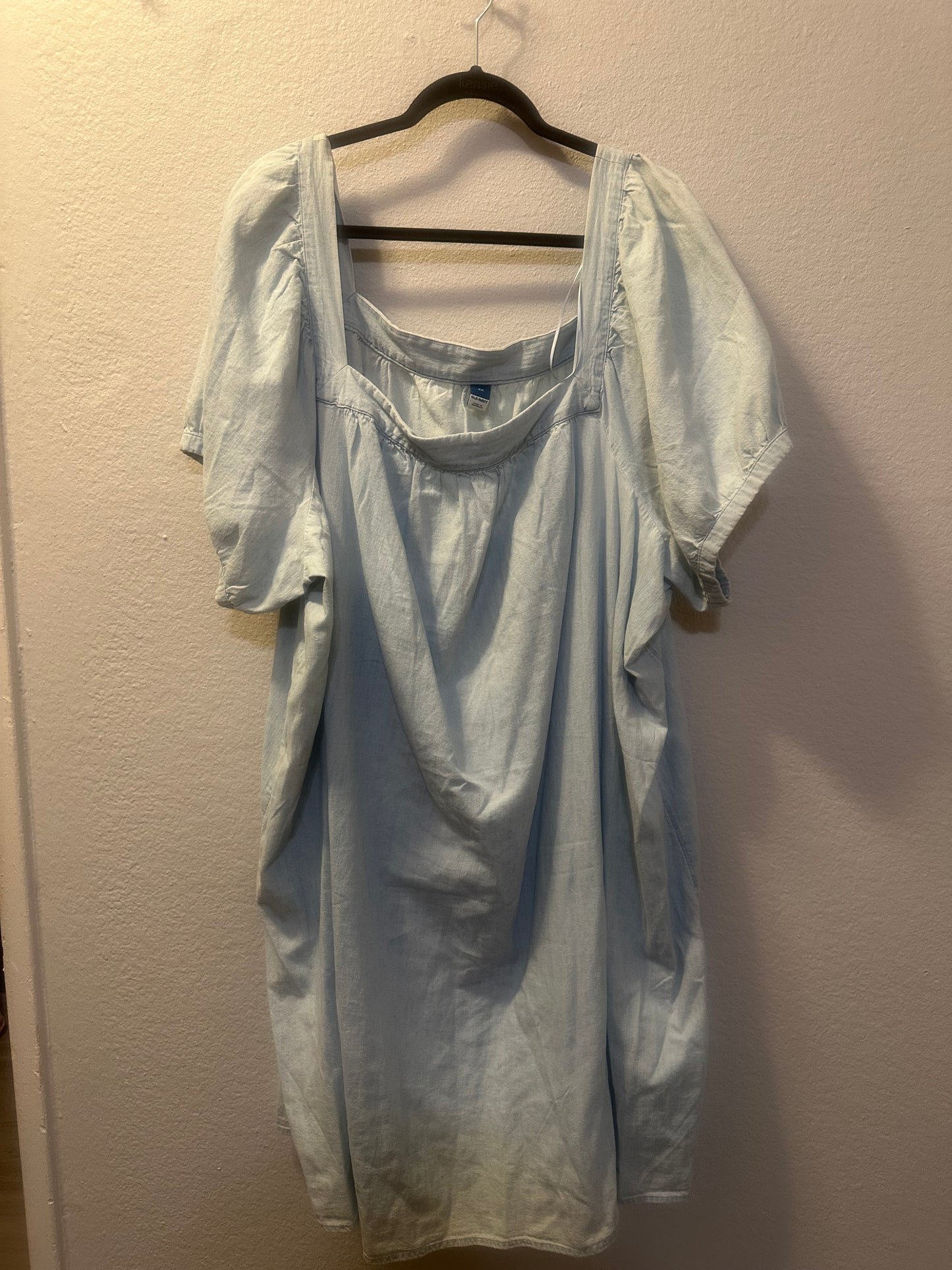 Size 4x (30) Old Navy light-wash chambray puff-sleeve mini dress