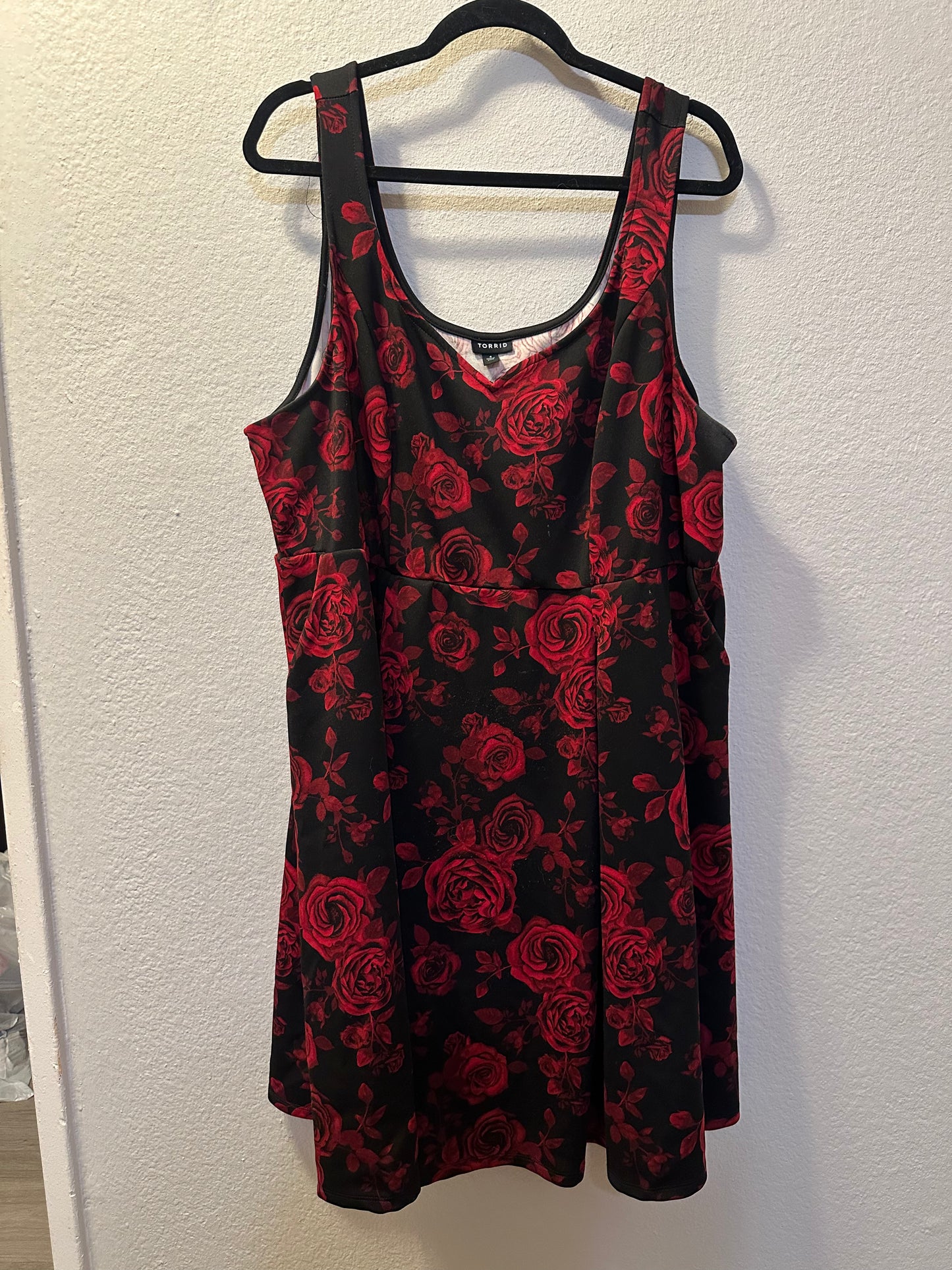 Size 4x (26) Torrid Rose Mini Scuba Skater Dress