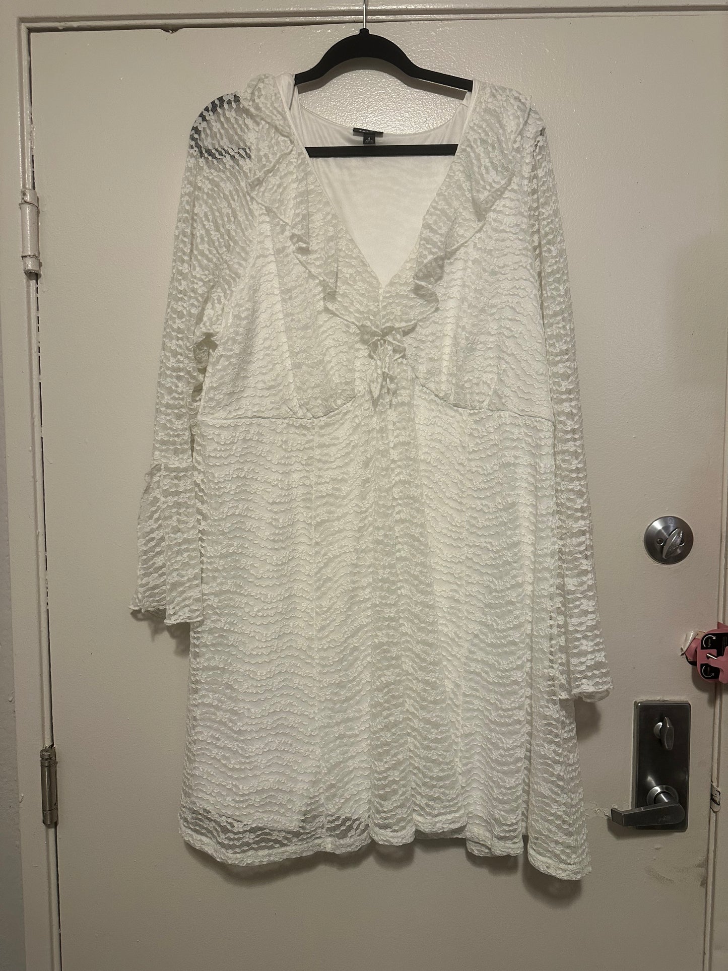 Size 4x (26) Torrid White Lace Mini Dress