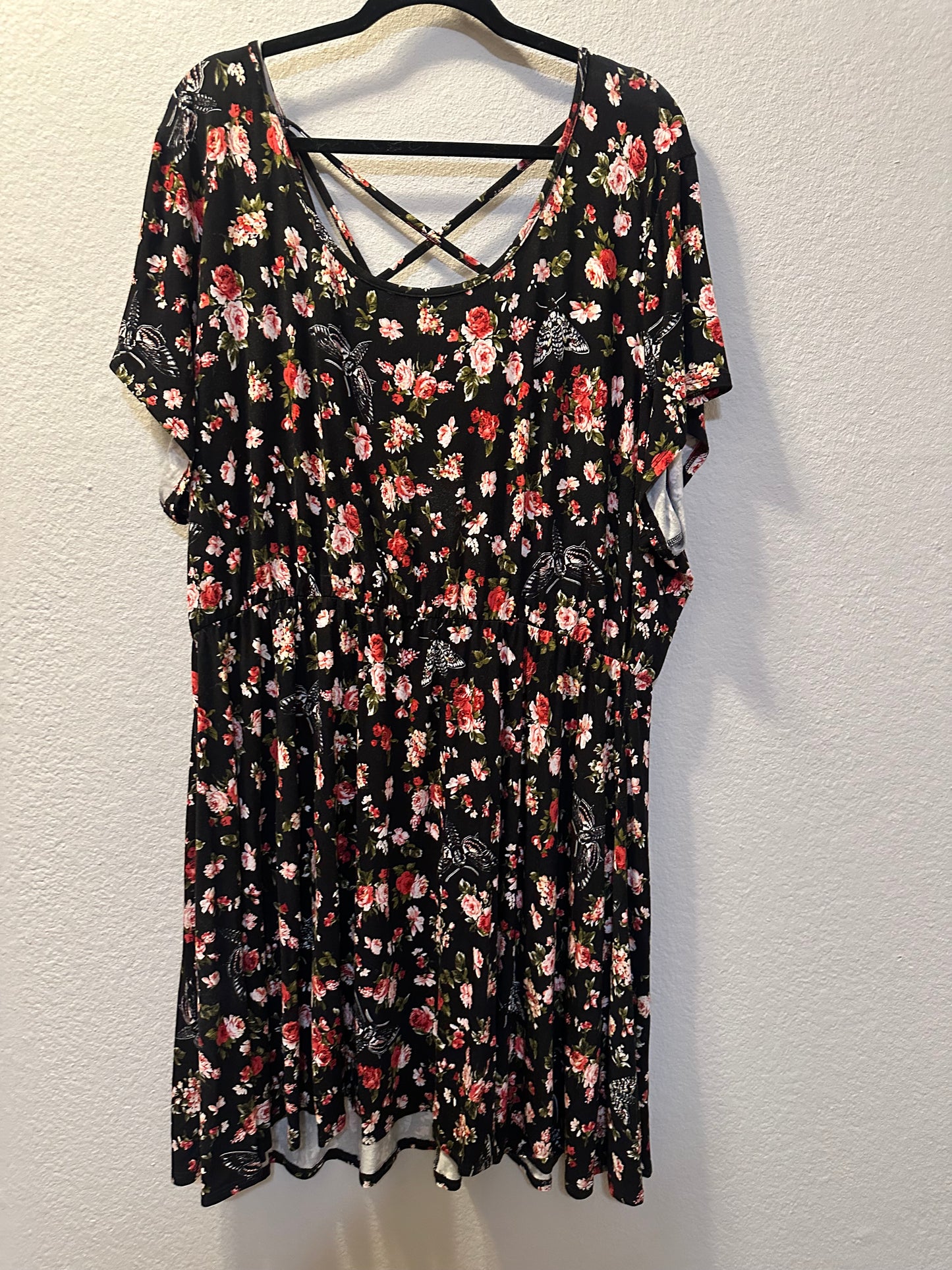 Size 5x (28) Hot Topic Moth & Rose Strappy Dress