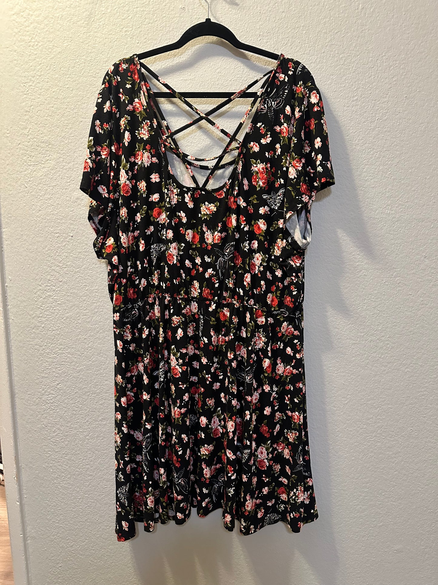 Size 5x (28) Hot Topic Moth & Rose Strappy Dress