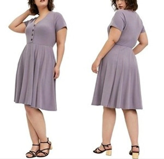 Size 4x (28) Torrid Purple Ribbed Button Down Skater Dress.