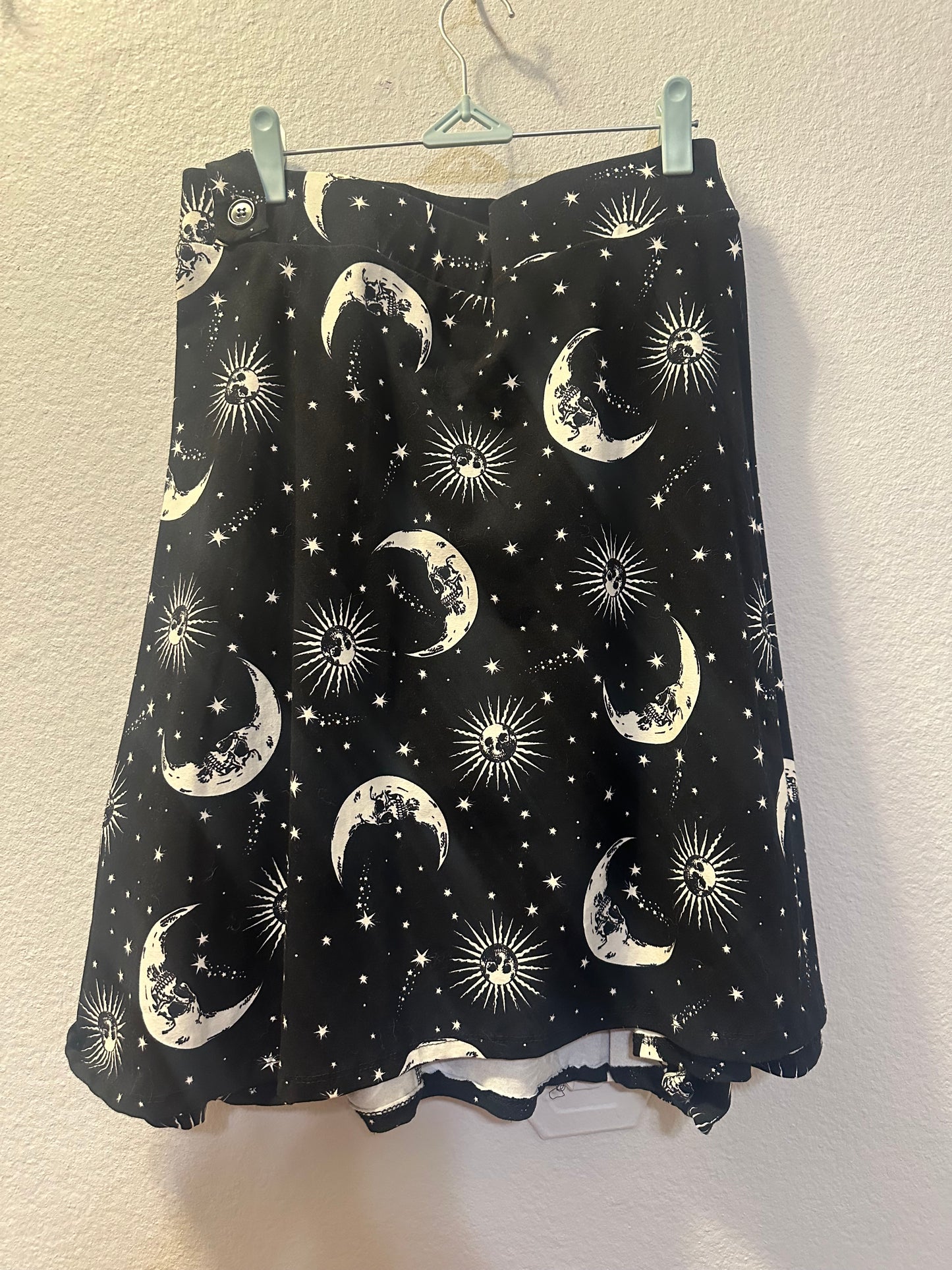 Size 5x (28) Hot Topic Moon & Stars Suspender Skirt