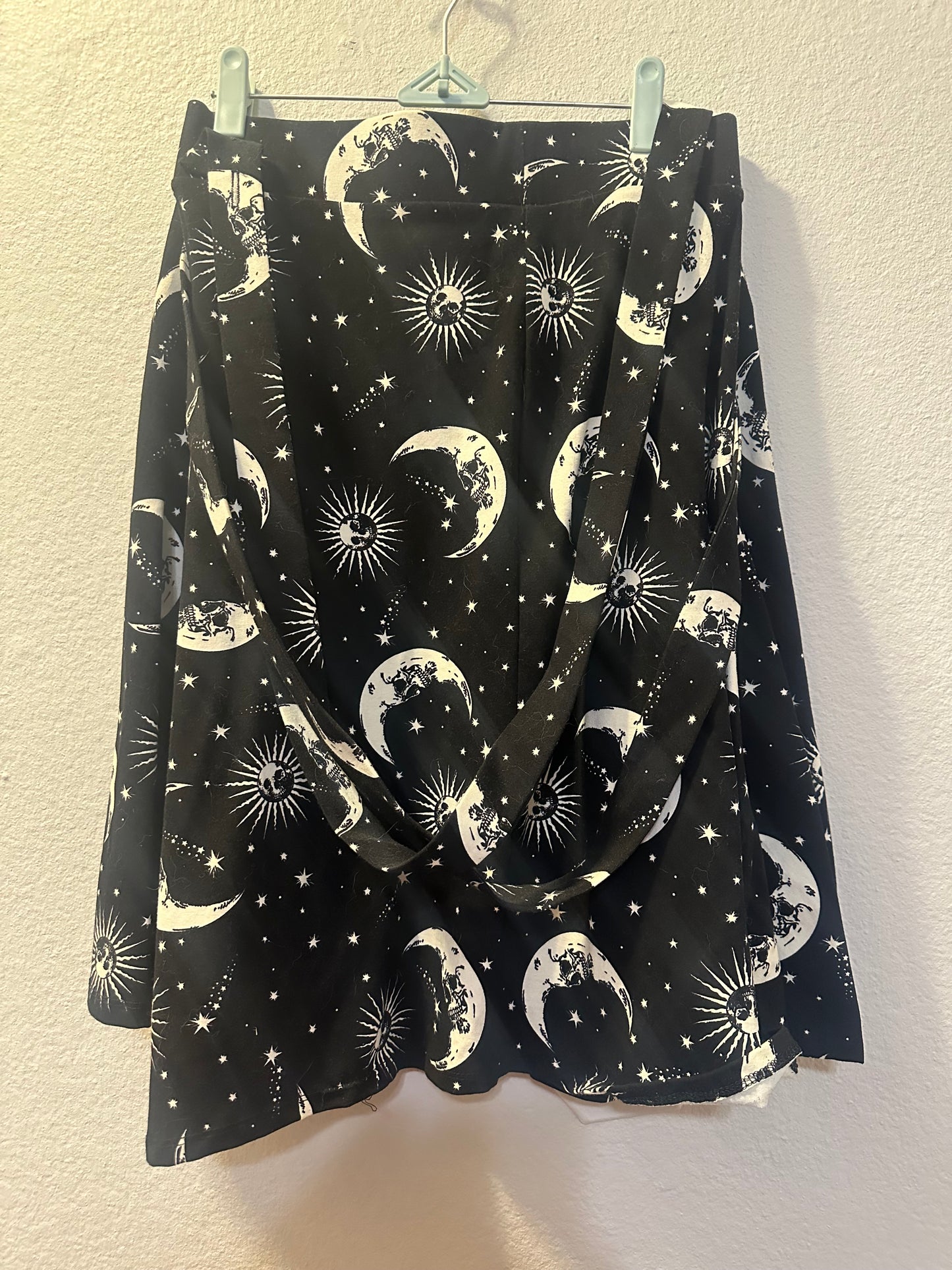 Size 5x (28) Hot Topic Moon & Stars Suspender Skirt
