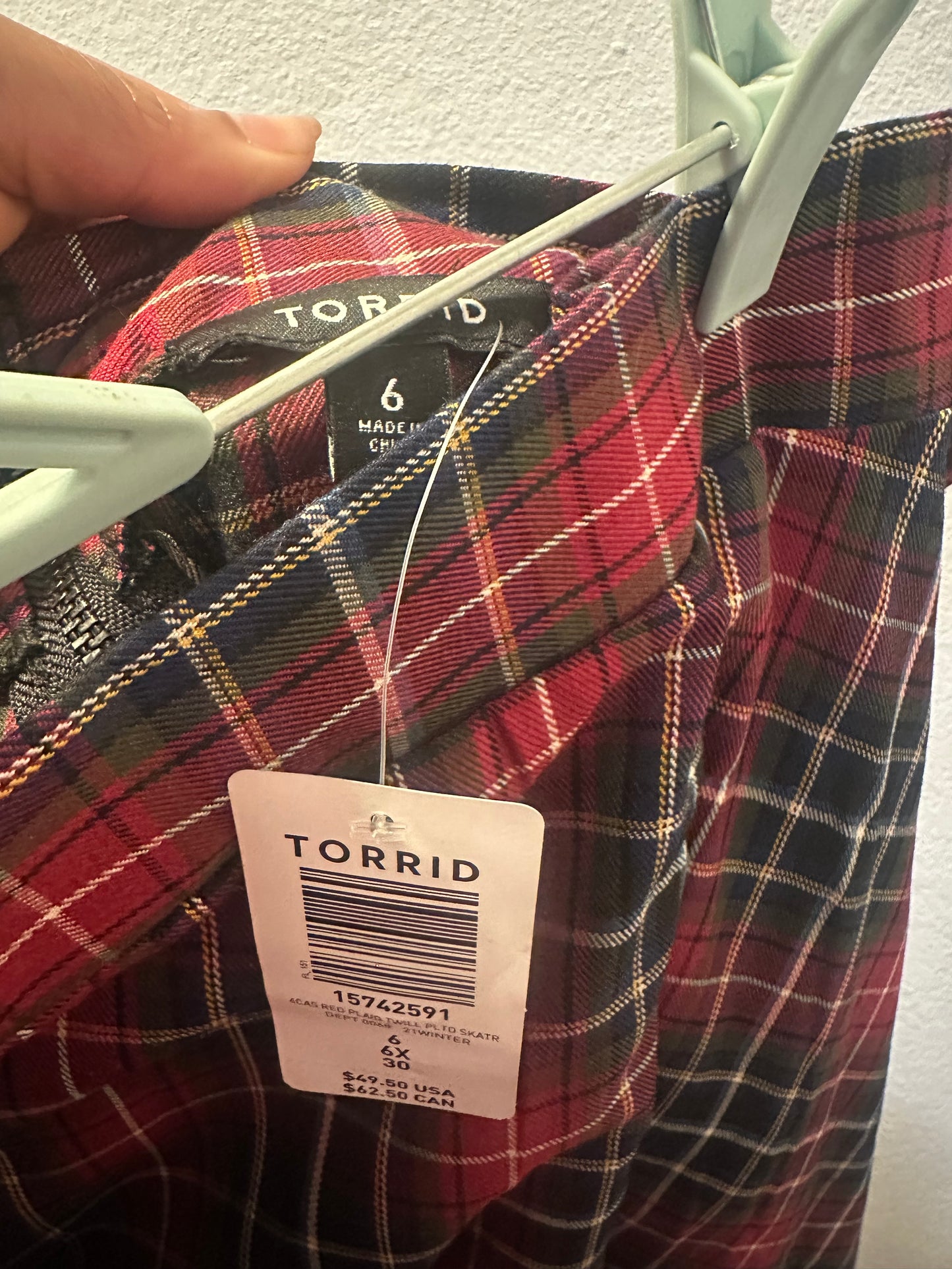 Size 6x (30) Torrid Twill Plaid Pleated Skater Skirt