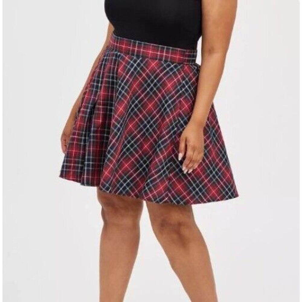 Size 6x (30) Torrid Twill Plaid Pleated Skater Skirt