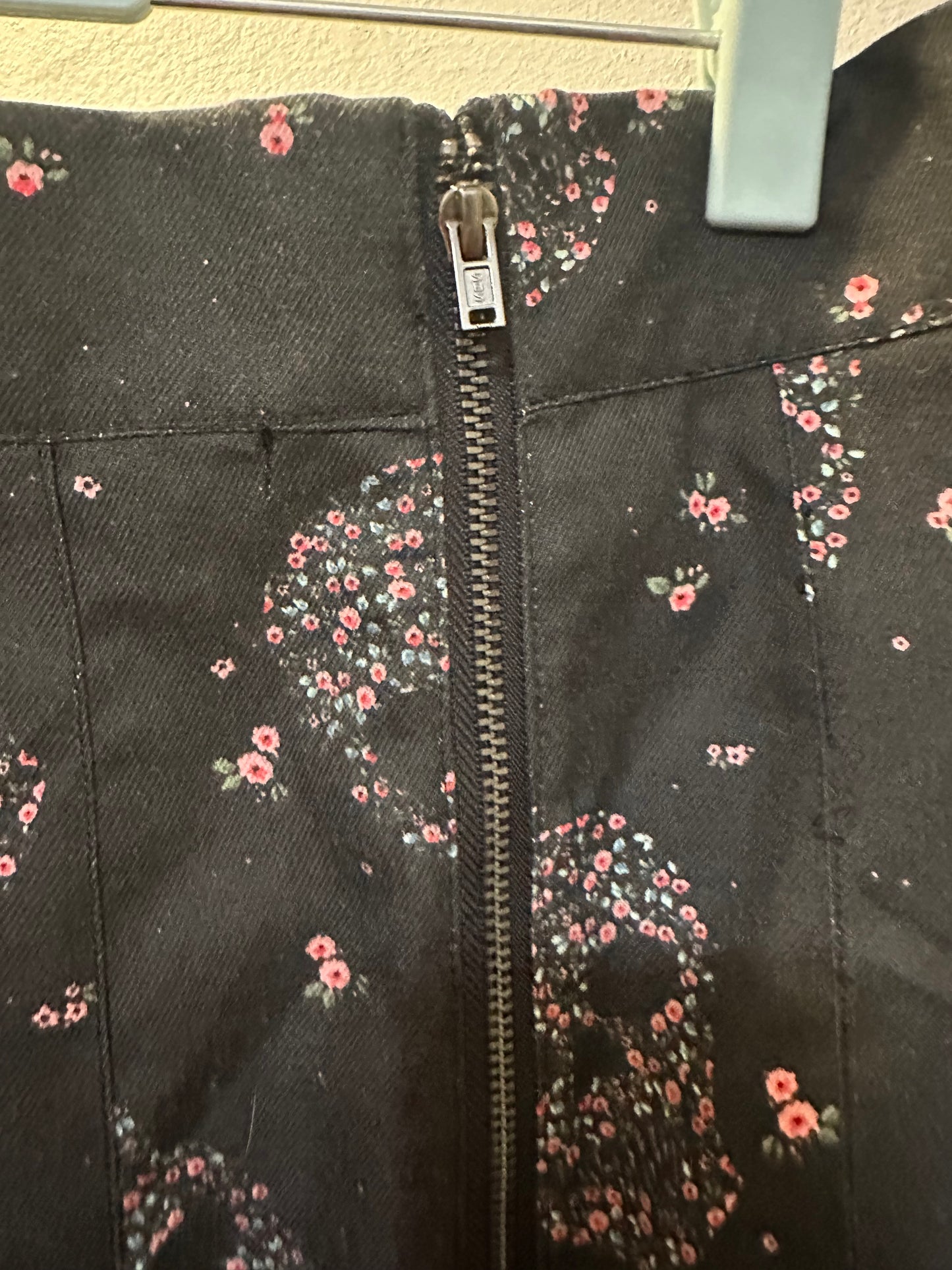 Size 6x (30) Torrid Sugar Skull Mini Twill Pleated Skater Skirt