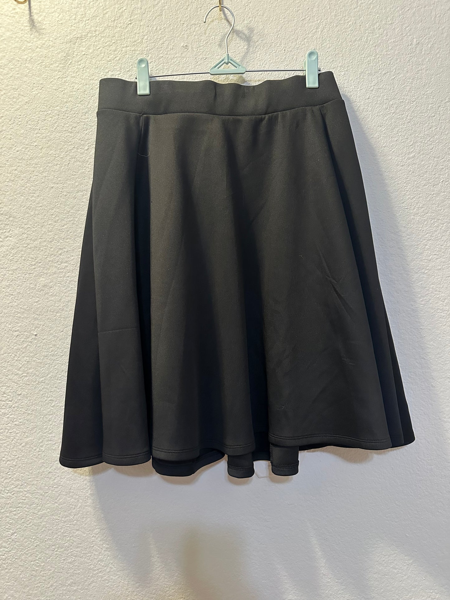 Size 6x (30) Torrid Mini Scuba Skater Skirt