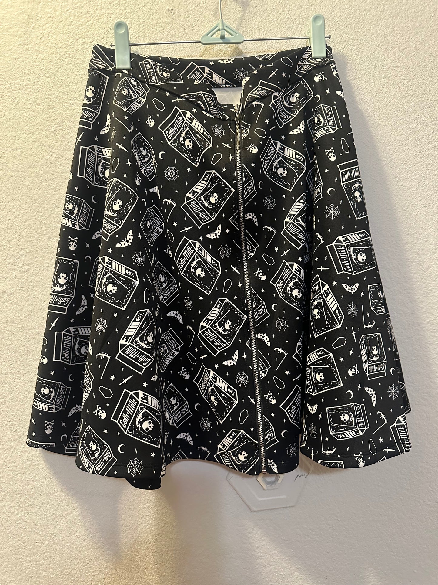 Size 5x (28) Hot Topic Goth Milk O-Ring Skater Skirt