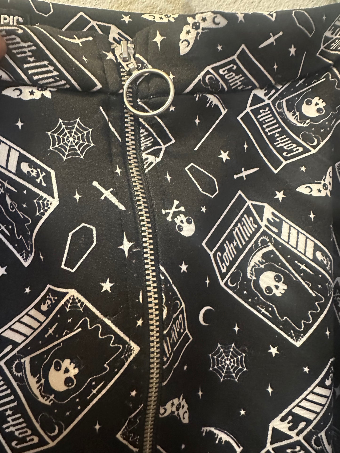 Size 5x (28) Hot Topic Goth Milk O-Ring Skater Skirt