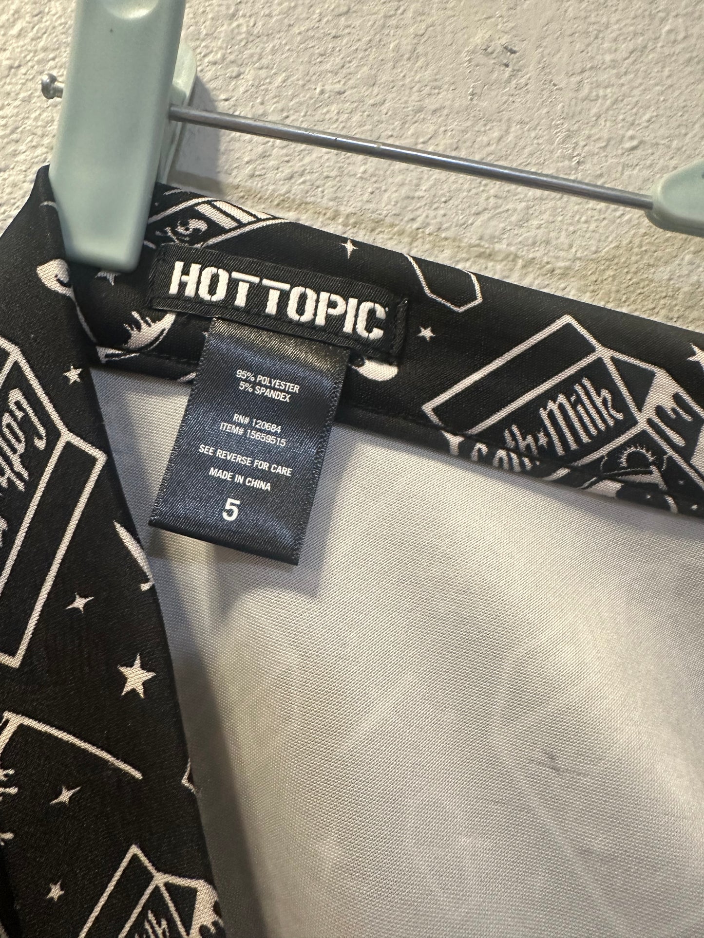 Size 5x (28) Hot Topic Goth Milk O-Ring Skater Skirt