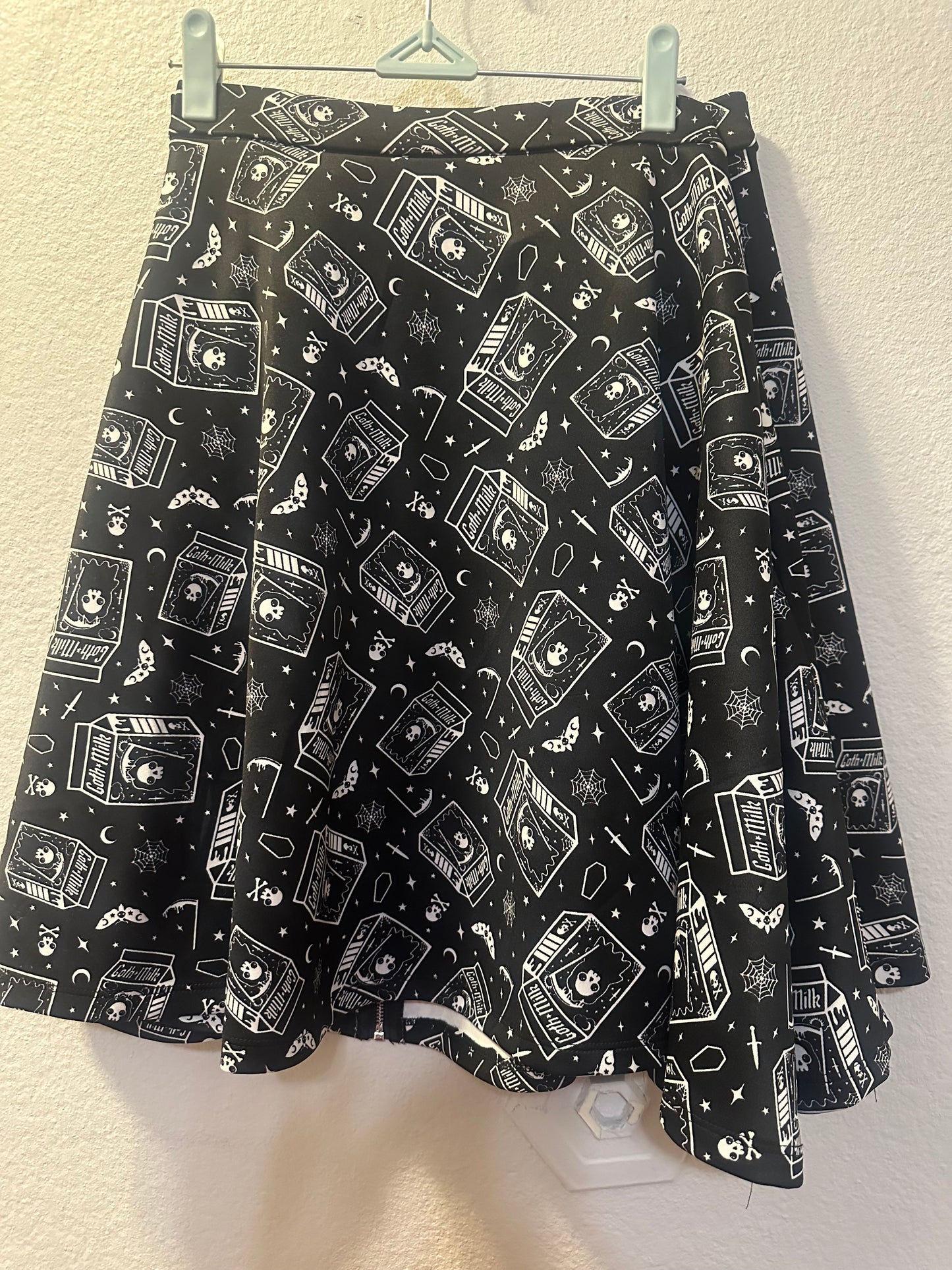 Size 5x (28) Hot Topic Goth Milk O-Ring Skater Skirt