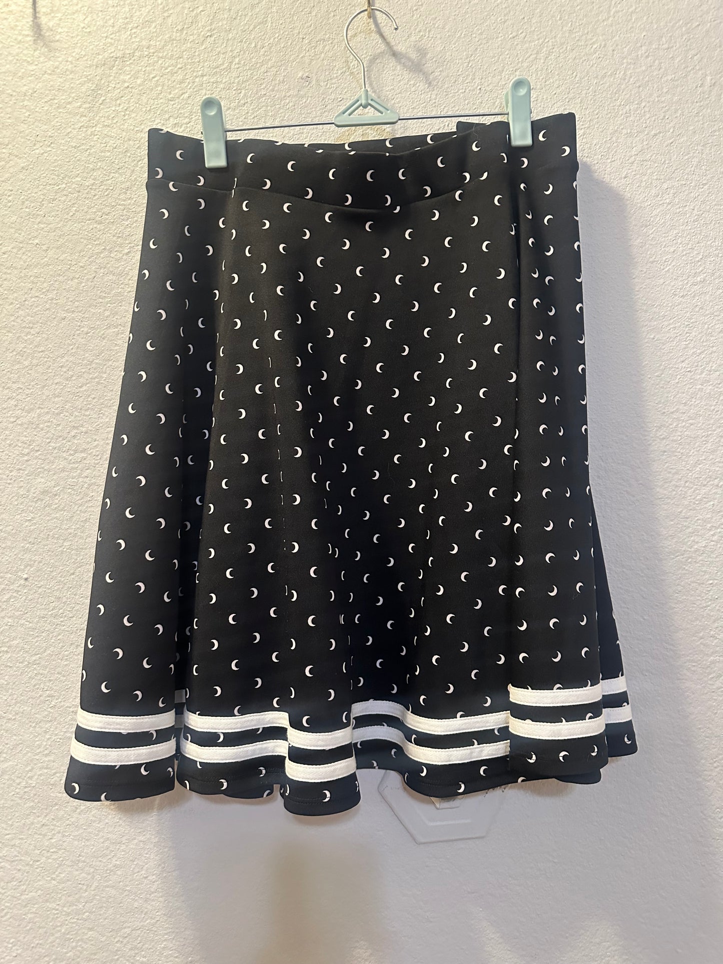 Size 5x (28) Hot Topic Black & White Moon Skirt
