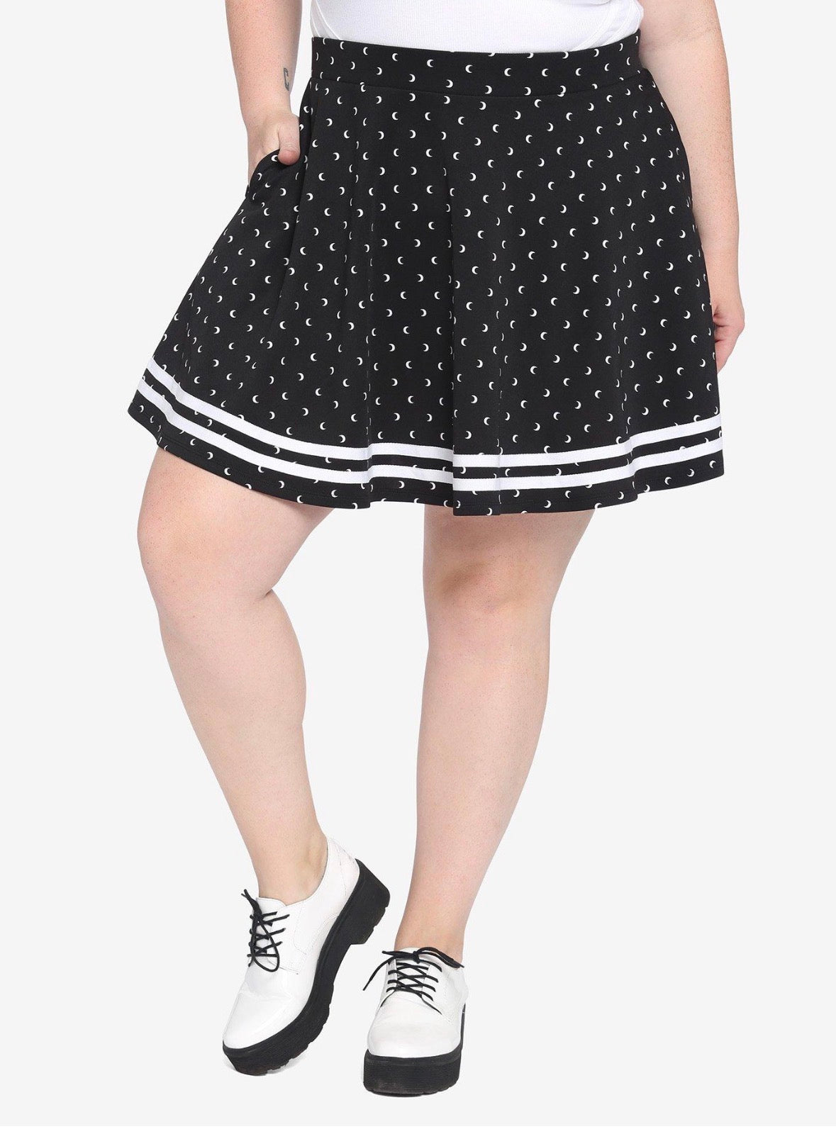Size 5x (28) Hot Topic Black & White Moon Skirt