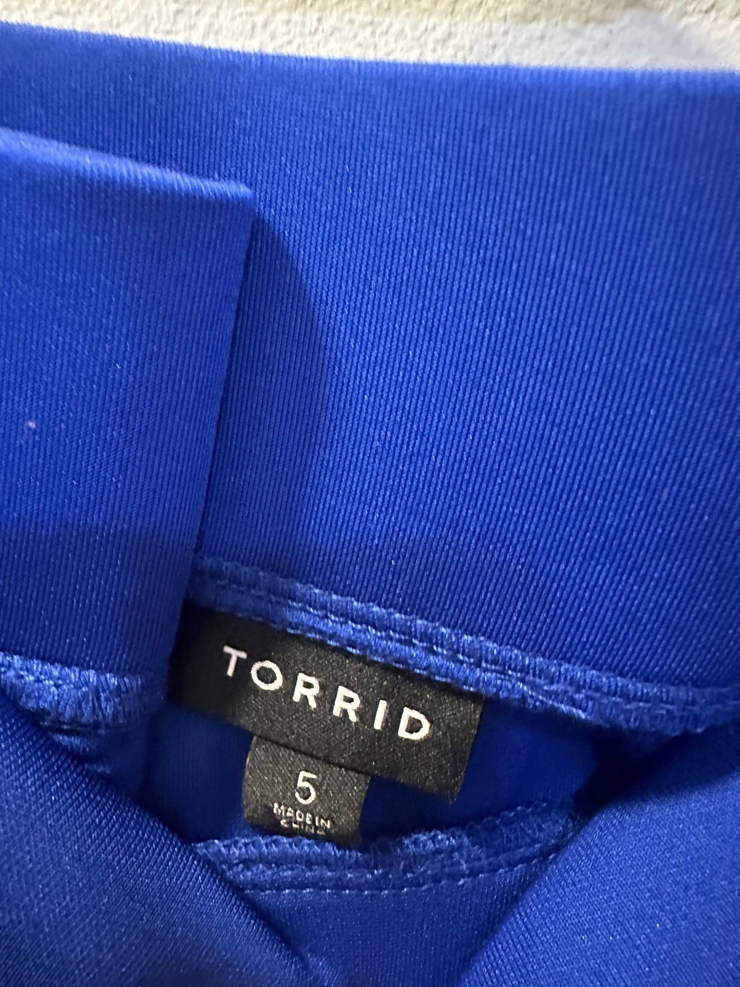 Size 6x (30) Torrid Blue Mini Scuba Skater Set