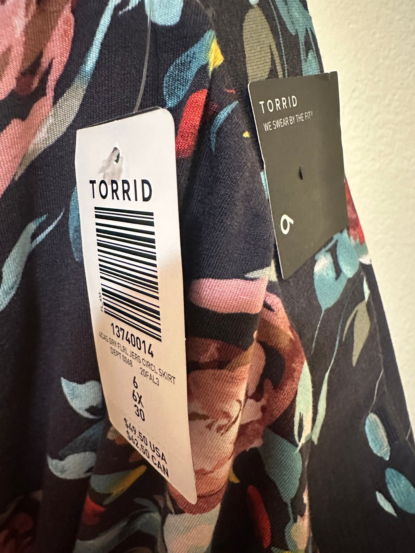 Size 6x (30) Torrid Super Soft Floral Skirt