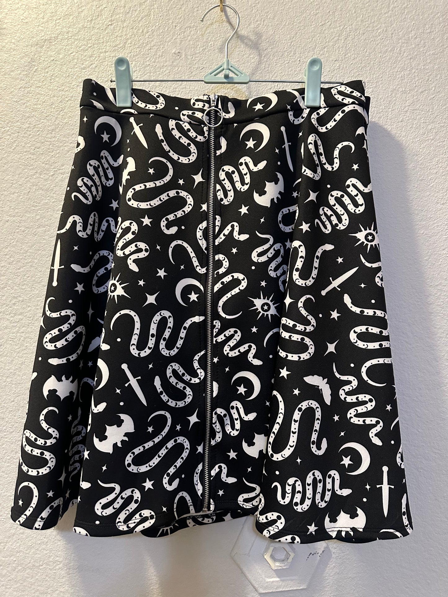 Size 5x (28) Hot Topic Snake Occult O-Ring Skater Skirt Plus Size