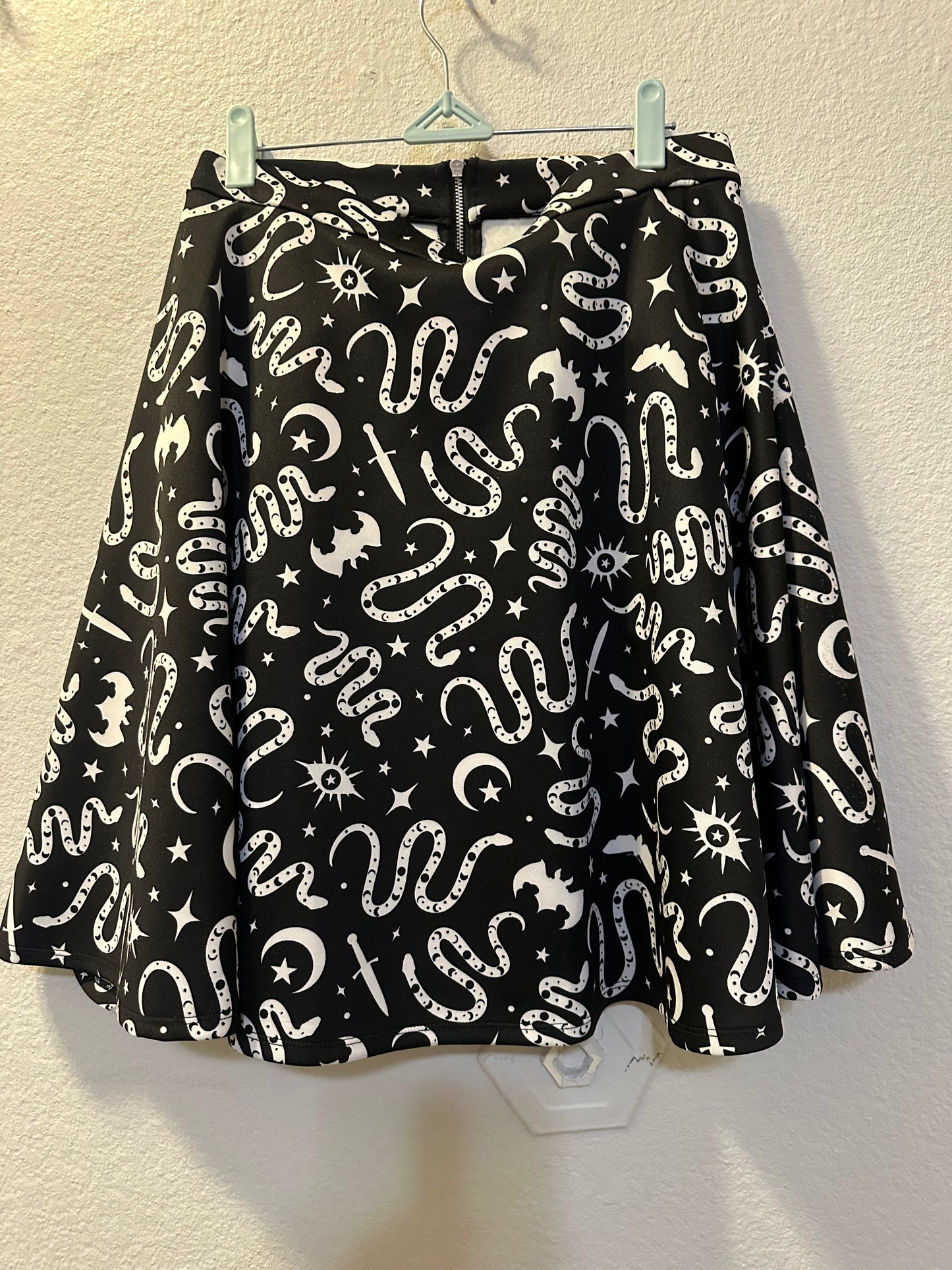 Size 5x (28) Hot Topic Snake Occult O-Ring Skater Skirt Plus Size