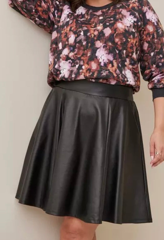 Size 6x (30) Torrid Black Coated Studio Luxe Ponte Skater Skirt