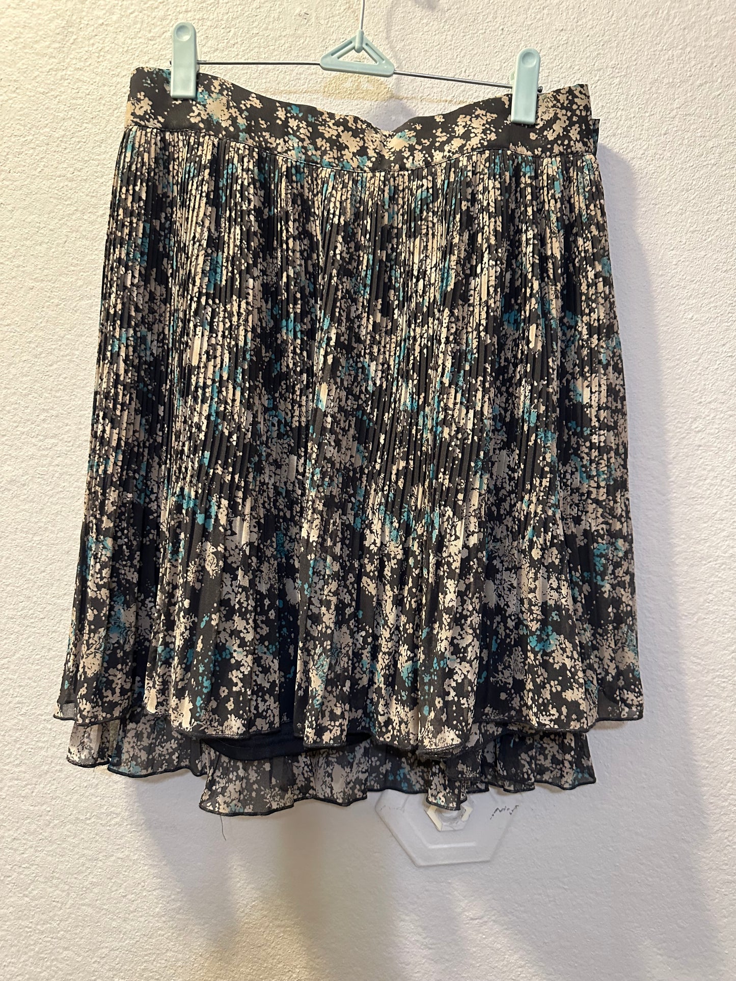 Size 4x (30) Old Navy Floral Mini Skirt