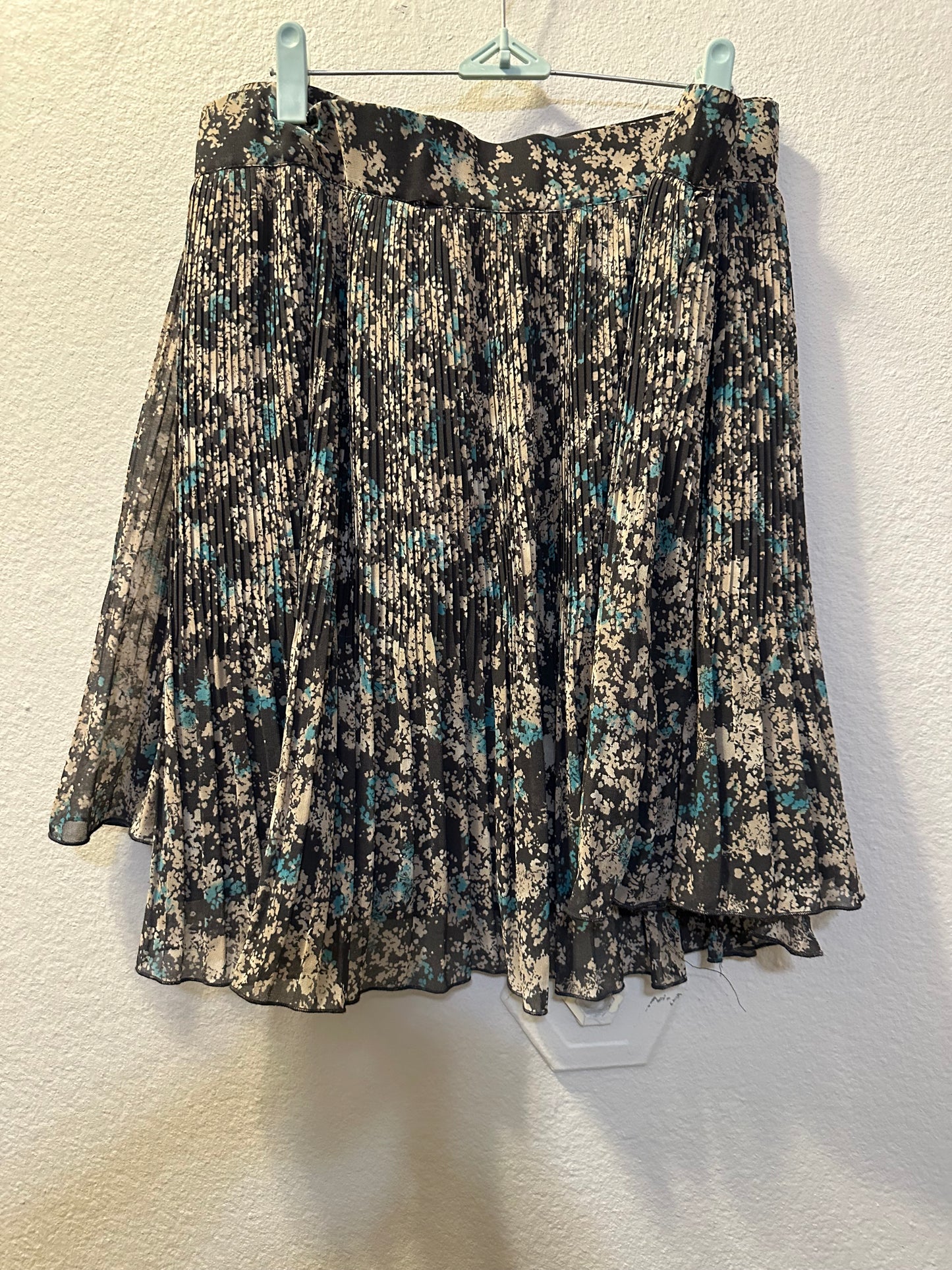 Size 4x (30) Old Navy Floral Mini Skirt