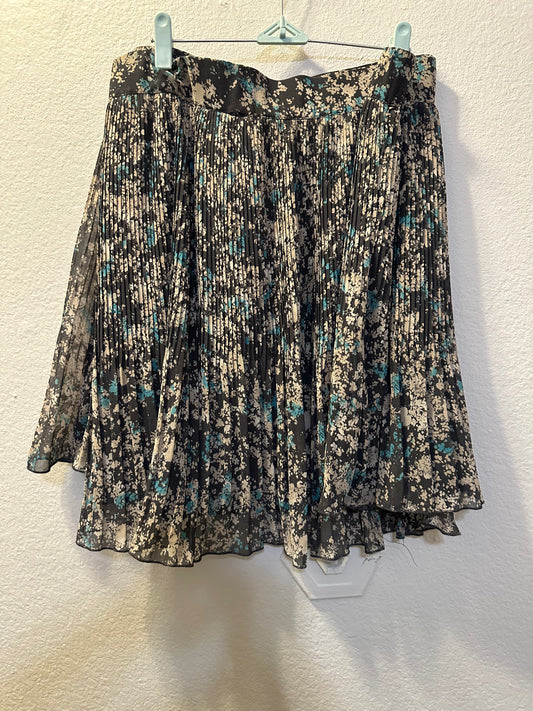 Size 4x (30) Old Navy Floral Mini Skirt