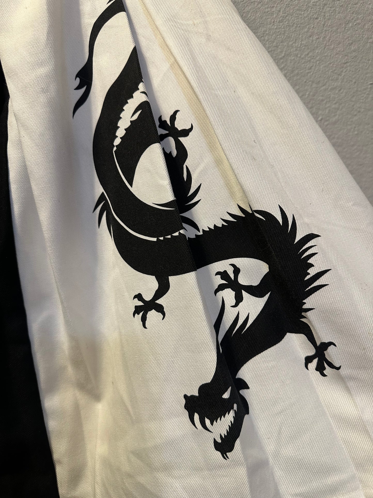 Size 5x (28) Hot Topic Dragon Black & White Split Pleated Skirt