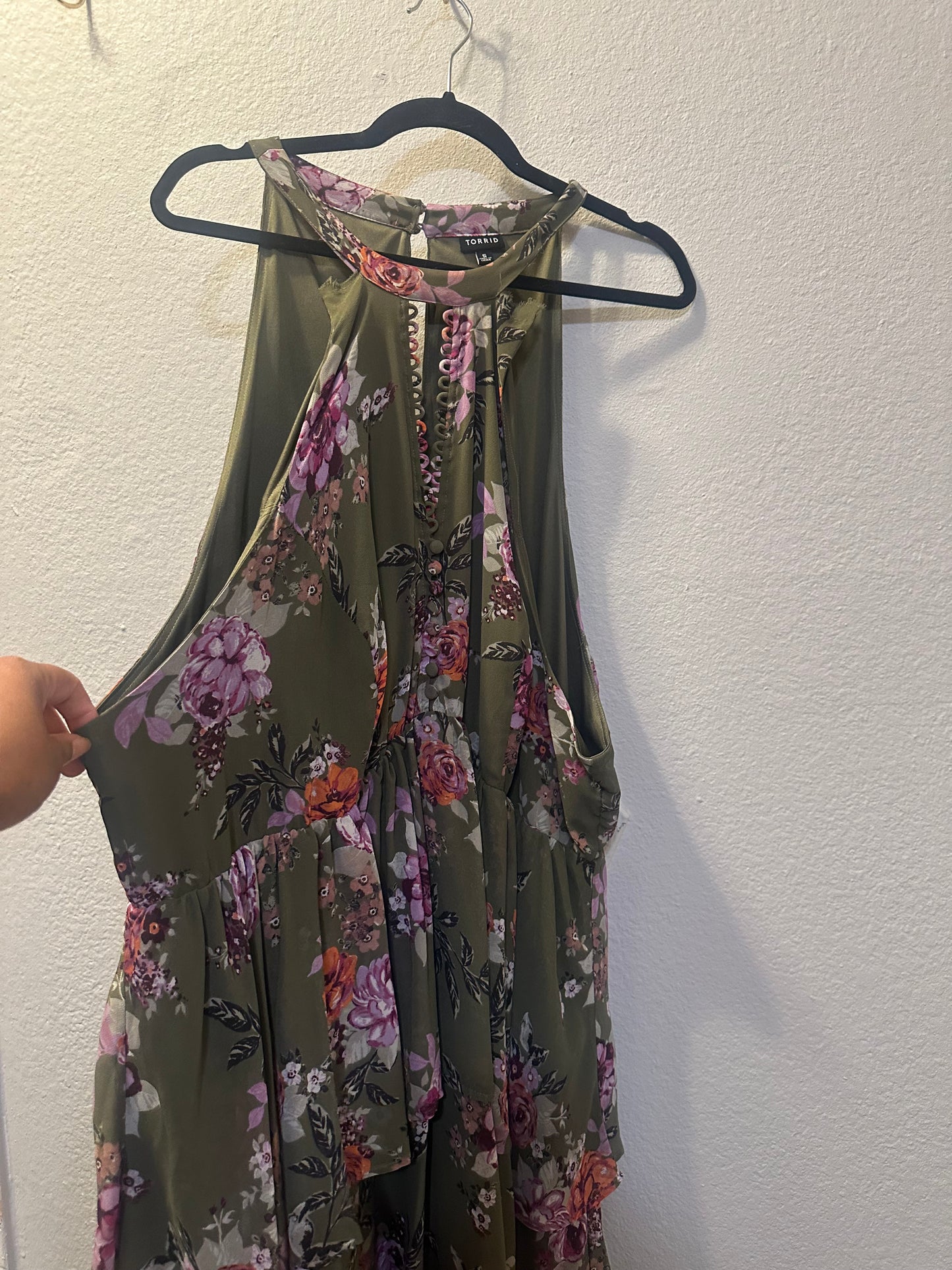 Size 5x (28) Torrid Olive Floral Chiffon Ruffle High Neck Dress
