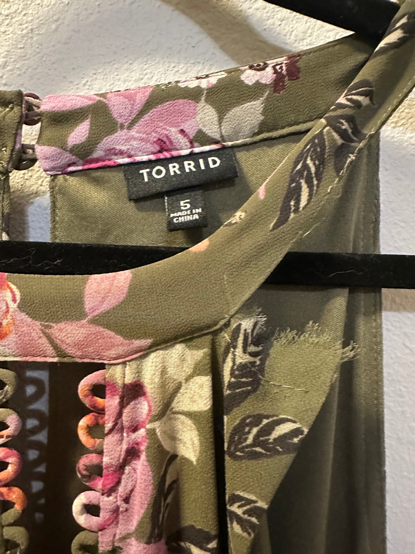 Size 5x (28) Torrid Olive Floral Chiffon Ruffle High Neck Dress