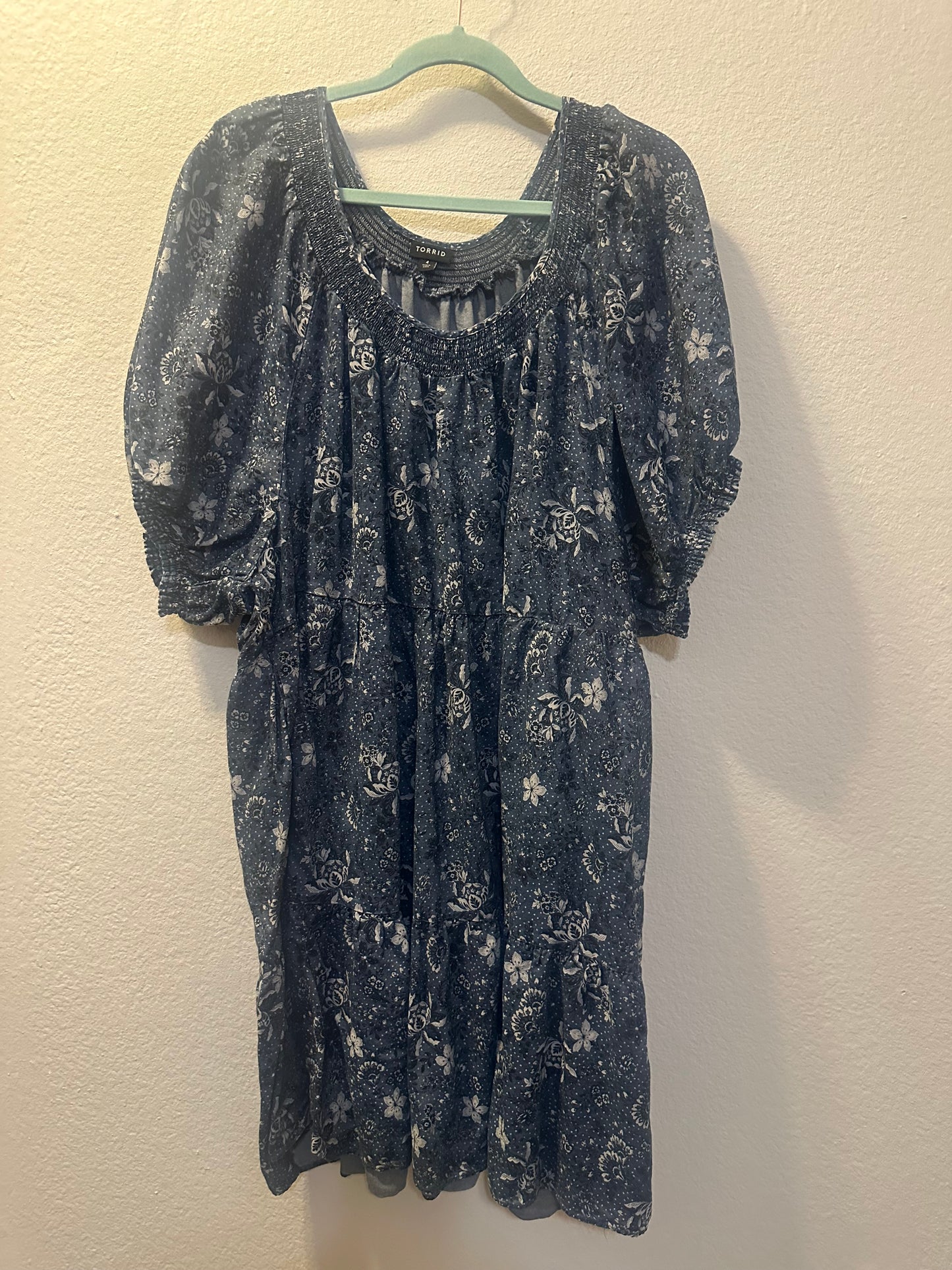 Size 4x (30) TORRID Mini Chambray Puff Sleeve Smocked Dress