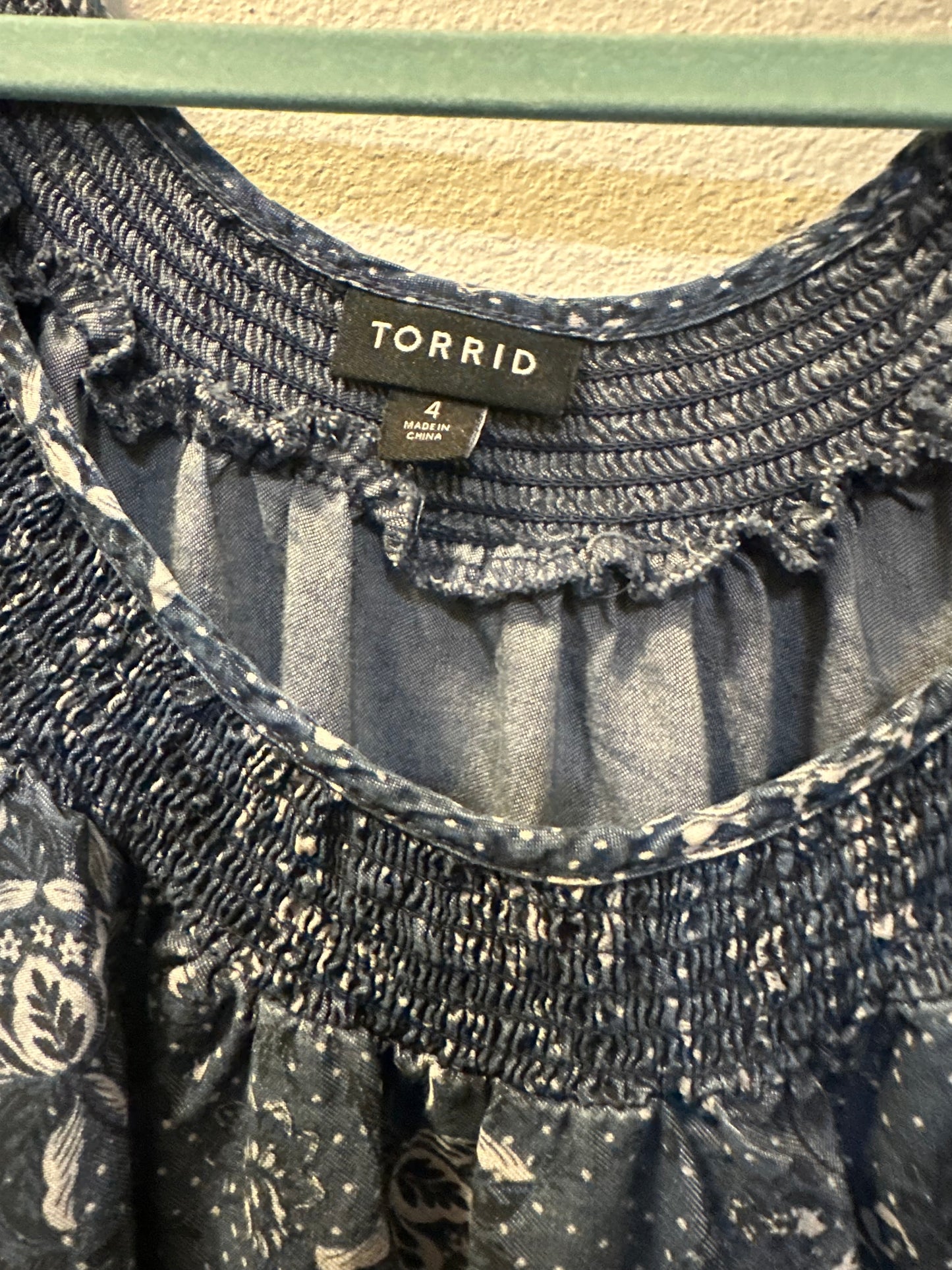 Size 4x (28). TORRID Blue floral print Puff Sleeve Smocked Dress