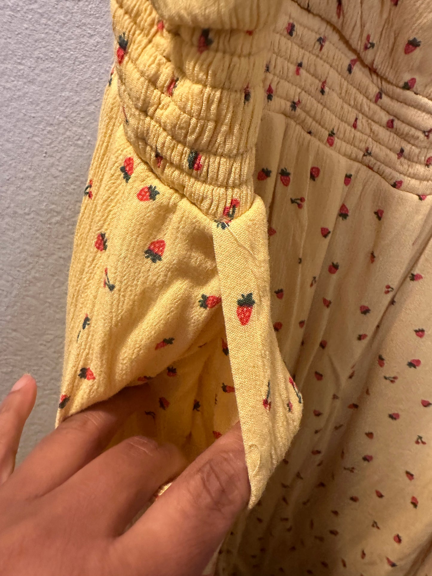 Size 5x (28) torrid Mini Gauze Smocked Waist Dress Strawberries
